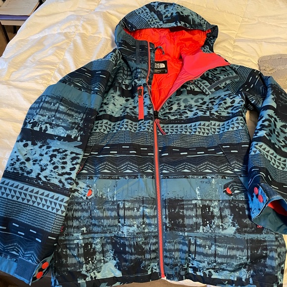 The North Face women's size small jacket with hood - Picture 1 of 2